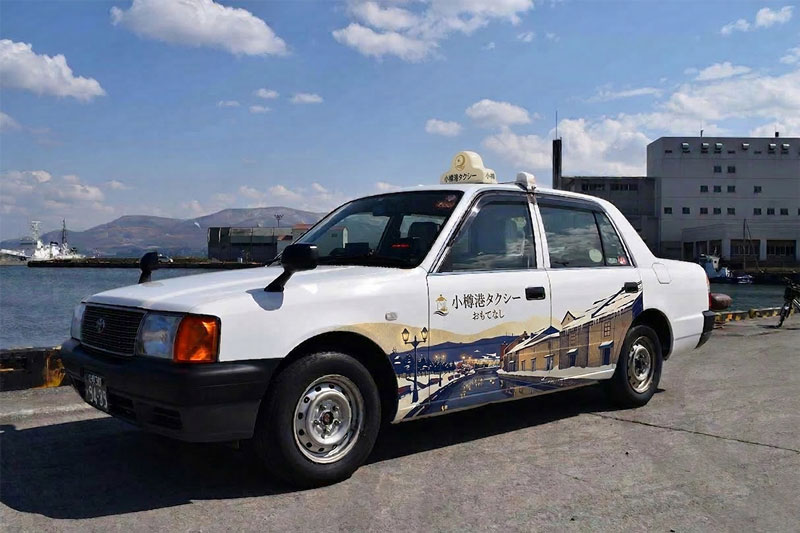 貸切ハイヤーで衣装のまま快適移動